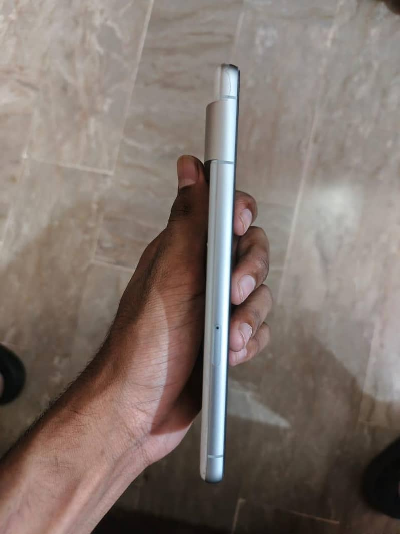 Google Pixel 7 4