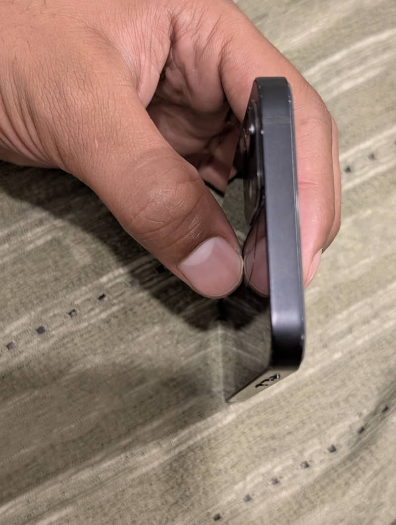 iPhone 12 4