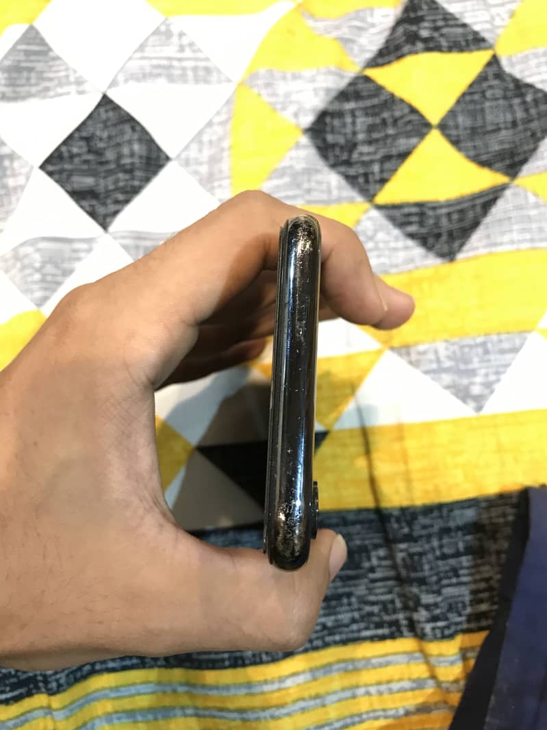 Apple iPhone X 4