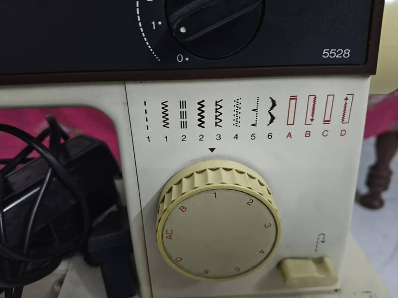 Singer sewing Machine 3