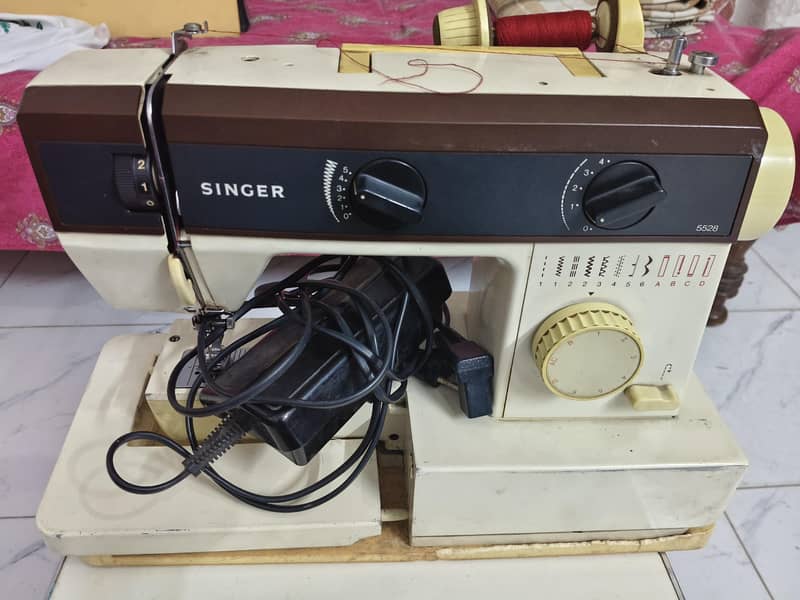 Singer sewing Machine 4