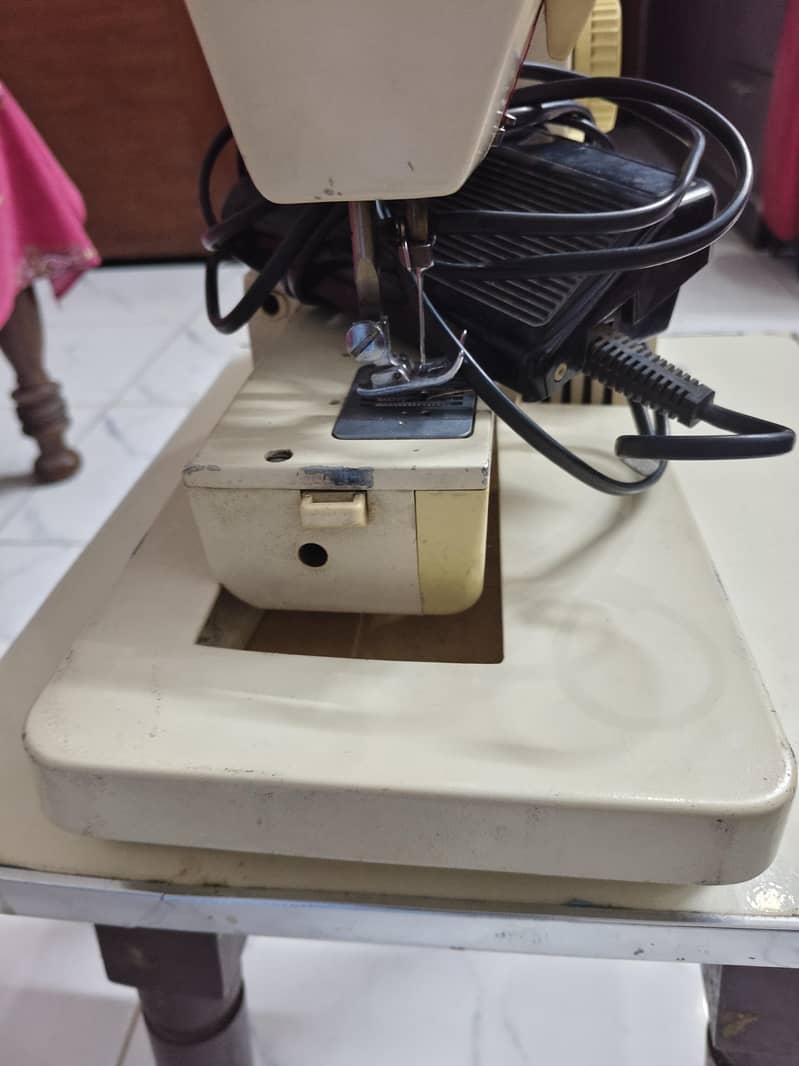 Singer sewing Machine 5