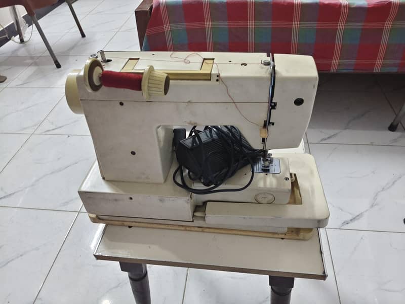 Singer sewing Machine 6