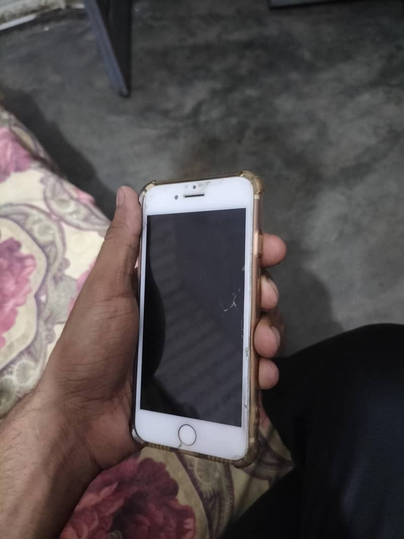 Apple iPhone 7 0