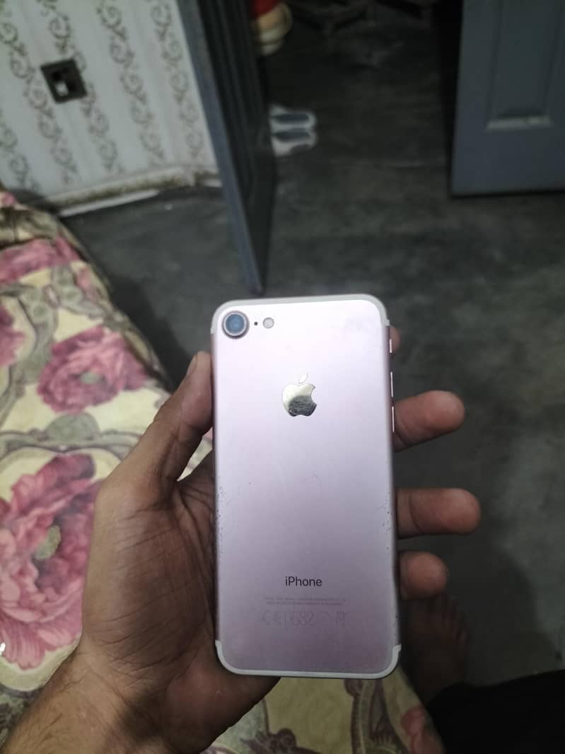 Apple iPhone 7 1
