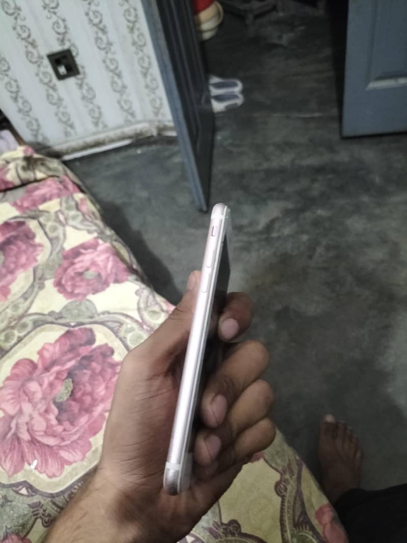 Apple iPhone 7 2