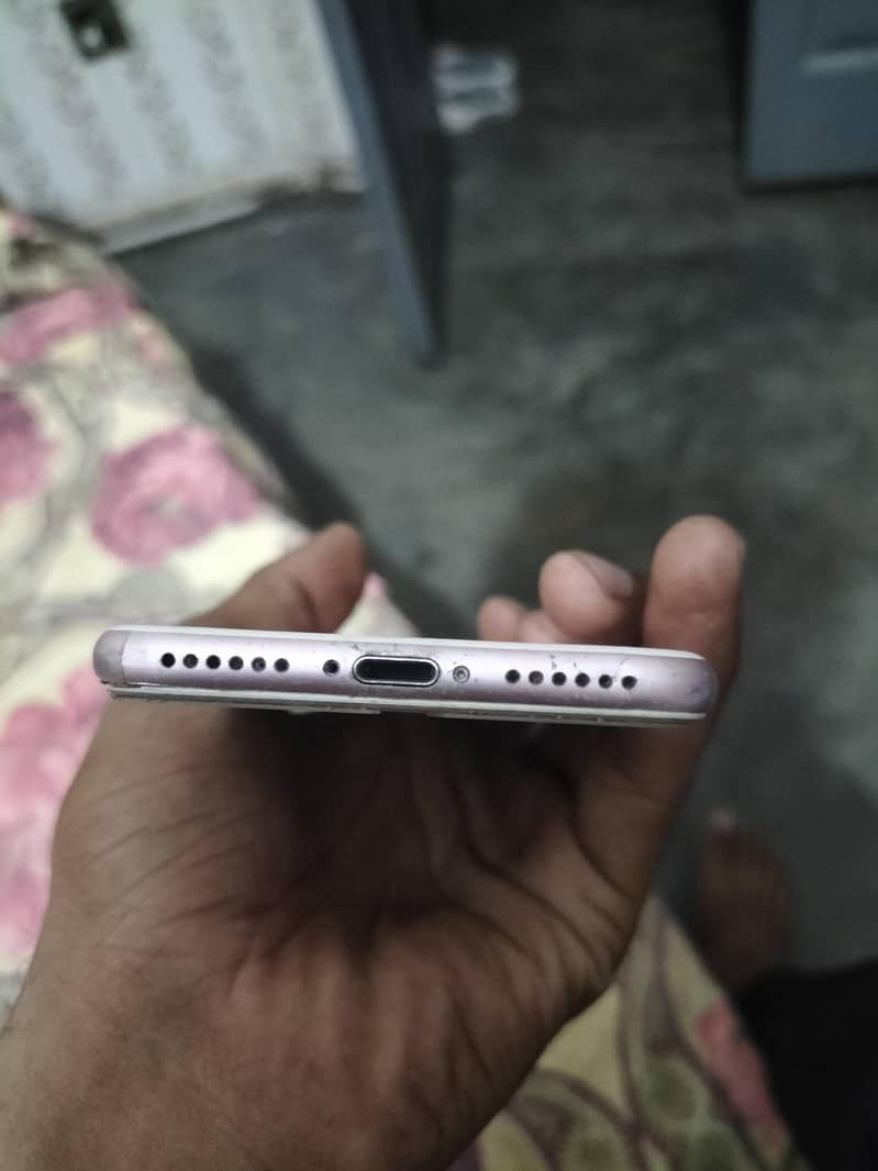 Apple iPhone 7 4