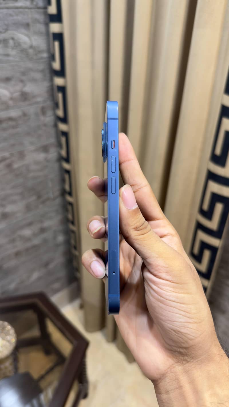 IPHONE 13 4