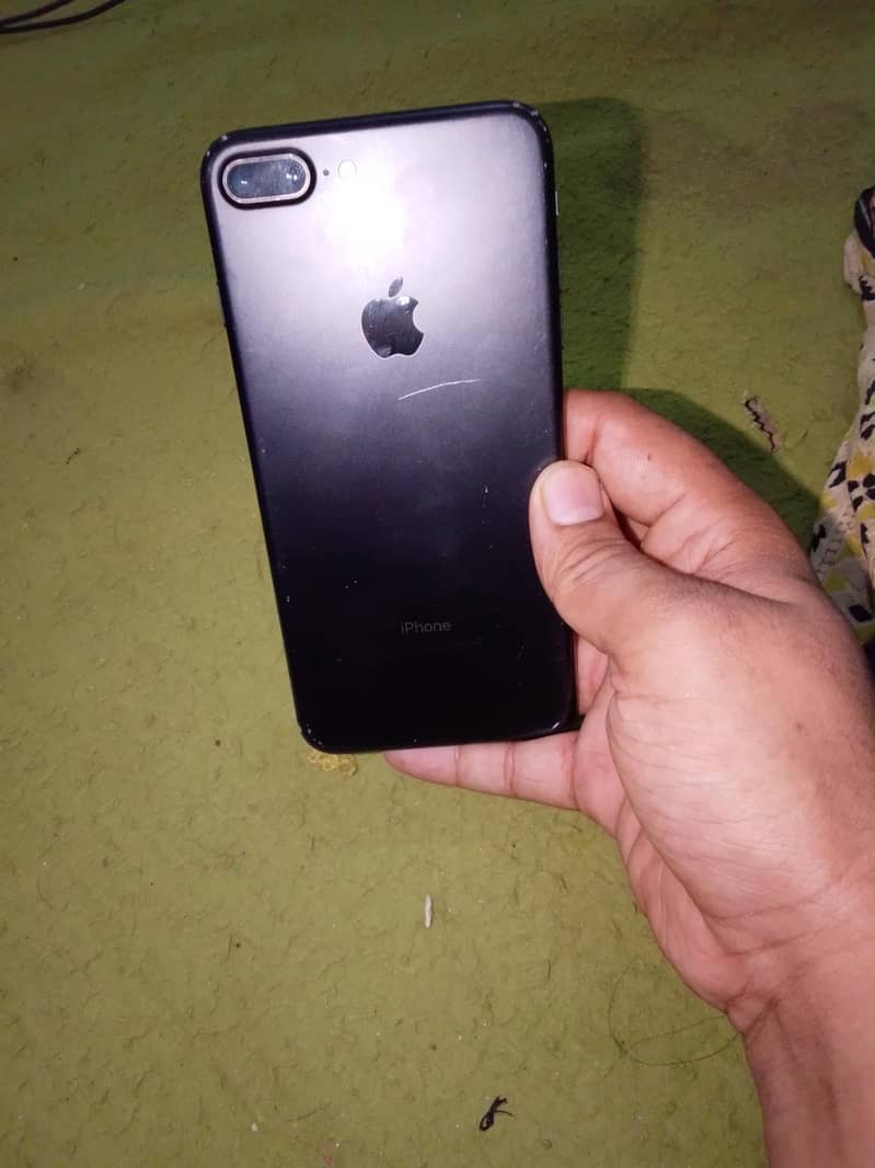 Apple iPhone 7 Plus 1