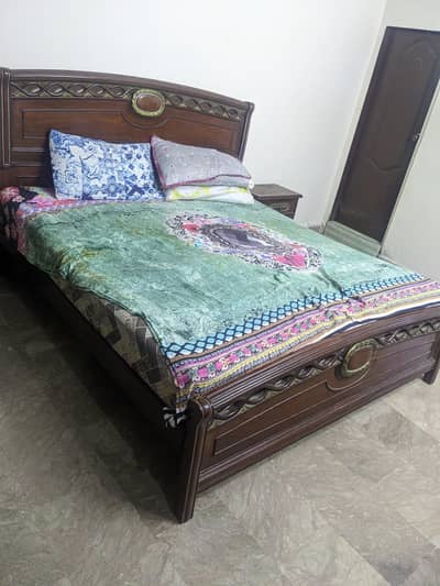 BED WITH SIDE TABLES WITH DRESSING