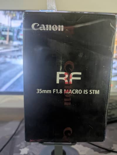Canon RF 35mm f/1.8 IS Macro STM Lens - Excellent Condition