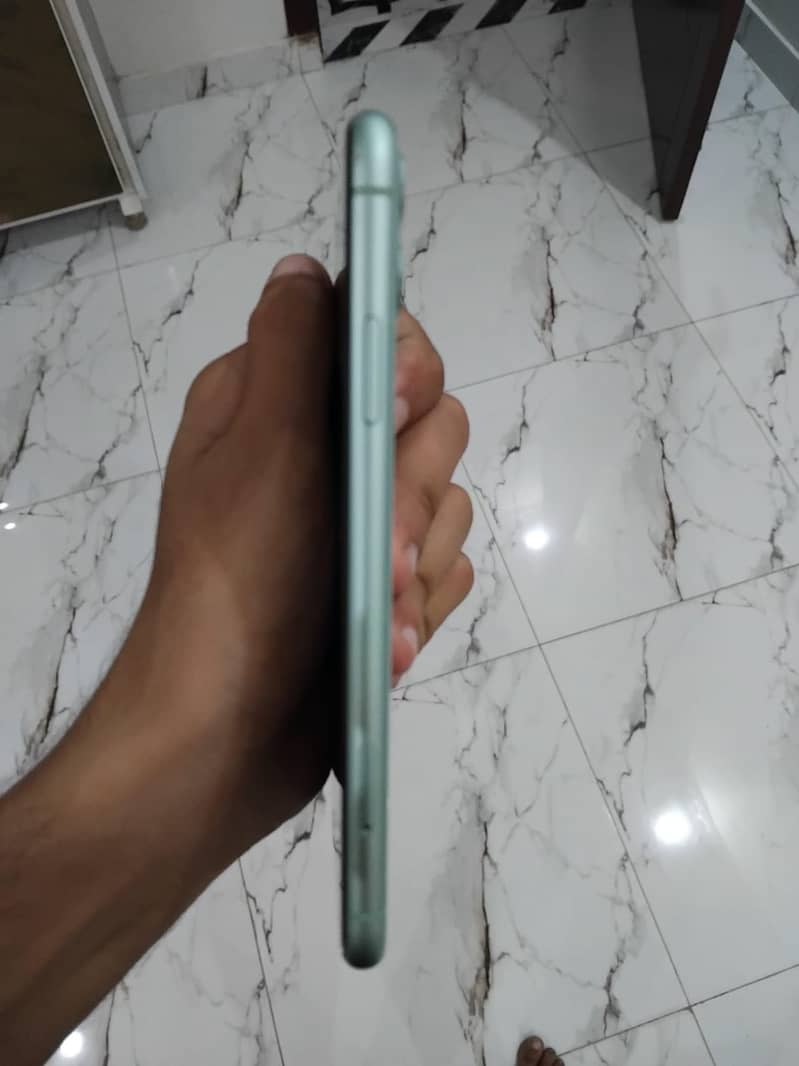 Apple iPhone 11 0