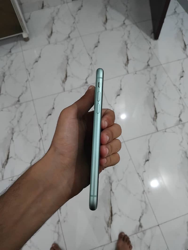 Apple iPhone 11 3