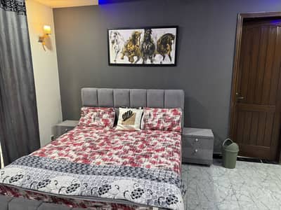 Bed and saide tabile