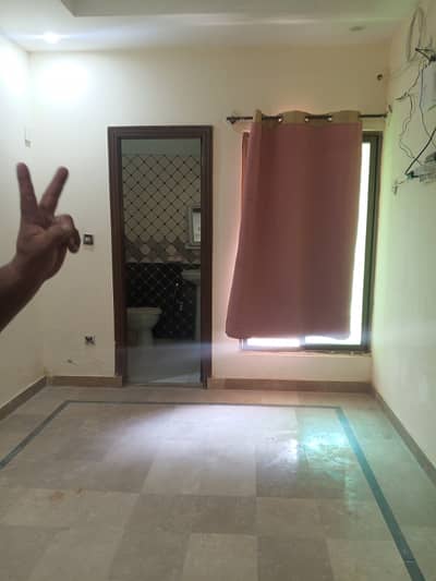 Sgnal room available for rent in h13 Islamabad