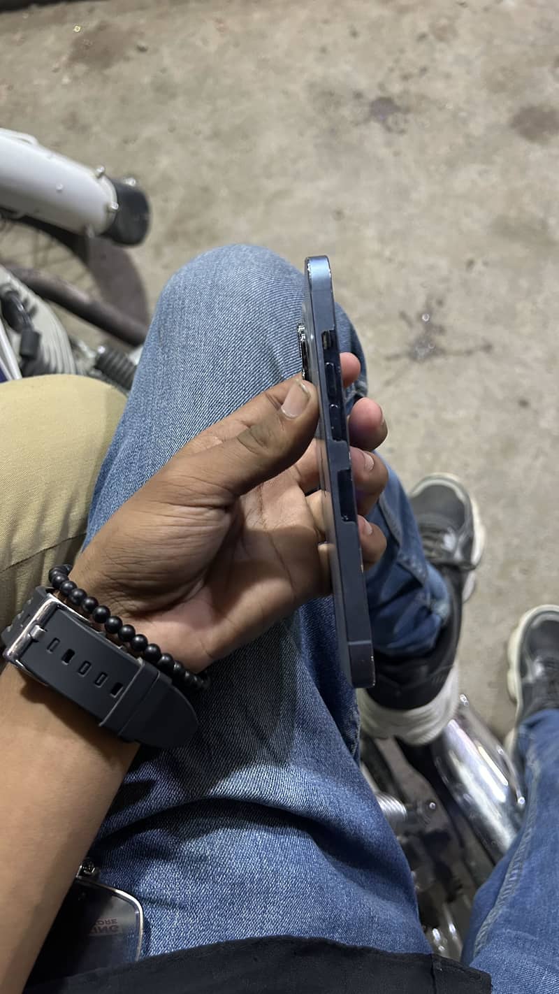 iPhone 13 Pro 4