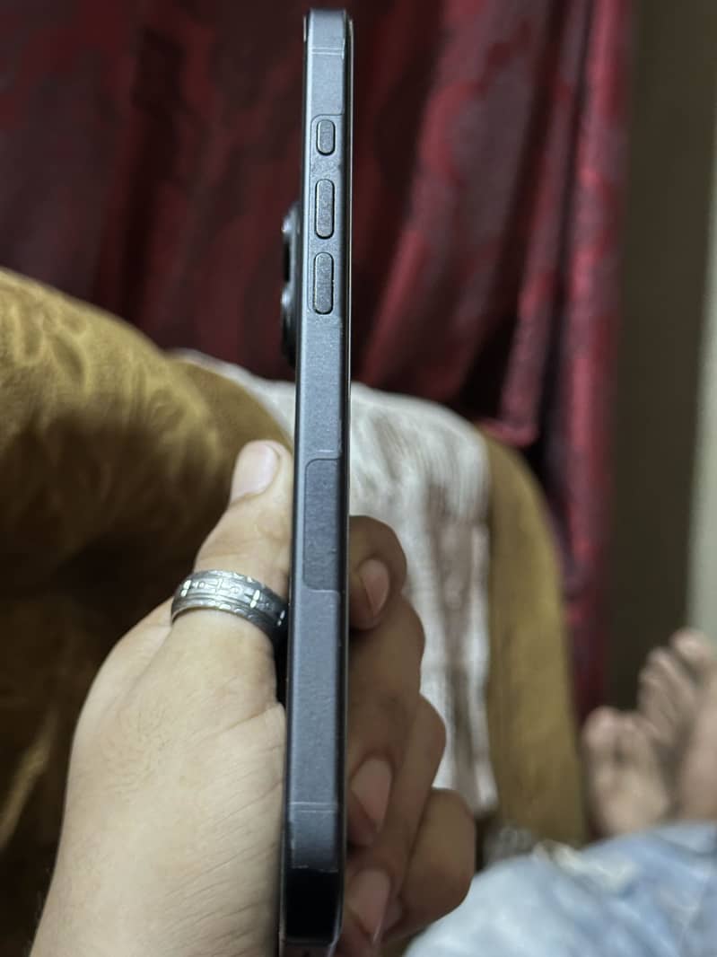 Apple iPhone 16 Plus 0