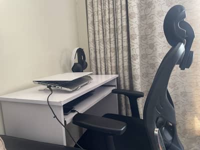 Office chair and table