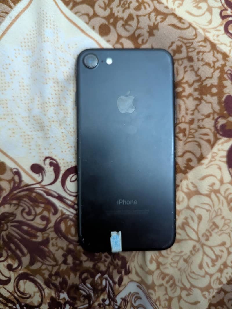 Apple iPhone 7 0