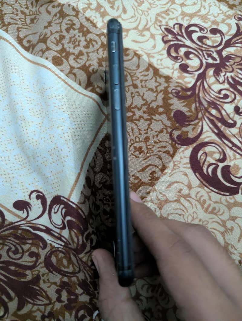 Apple iPhone 7 3