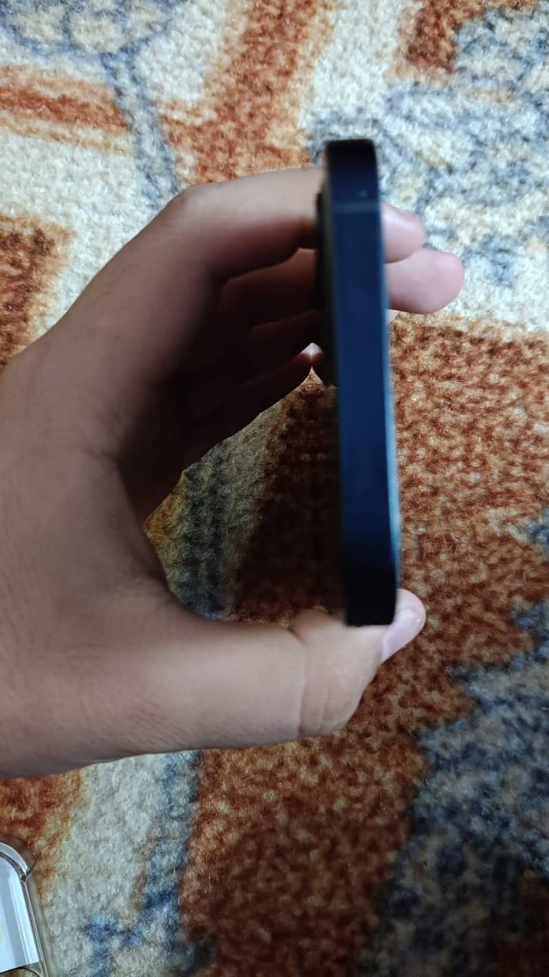 iPhone 12 3