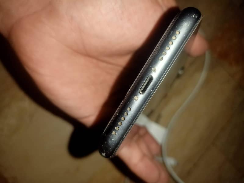 Apple iPhone 11 3