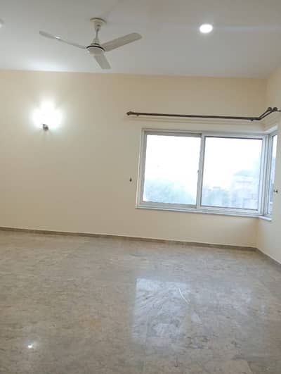 E11 Nice Upper 3 Bed Portion