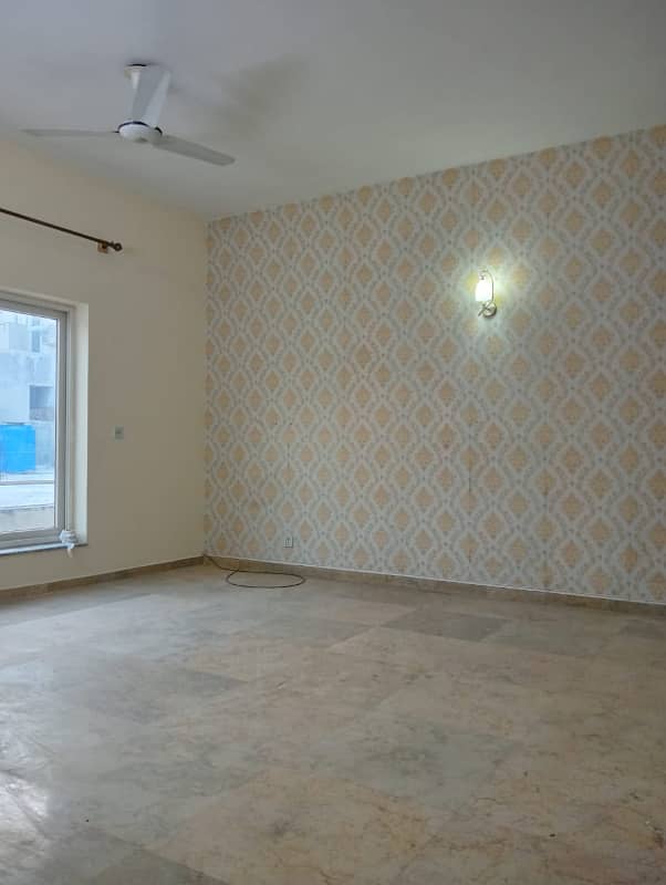 E11 Nice Upper 3 Bed Portion 9