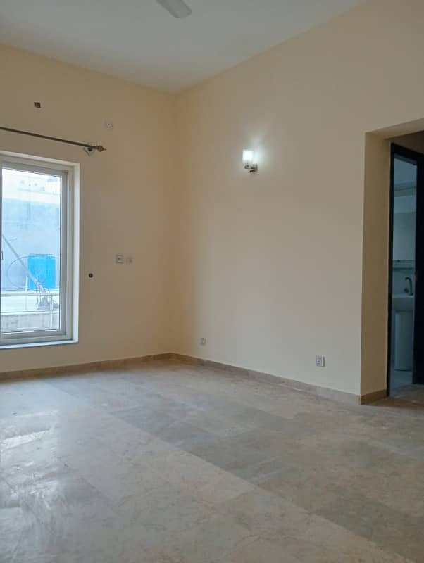 E11 Nice Upper 3 Bed Portion 12