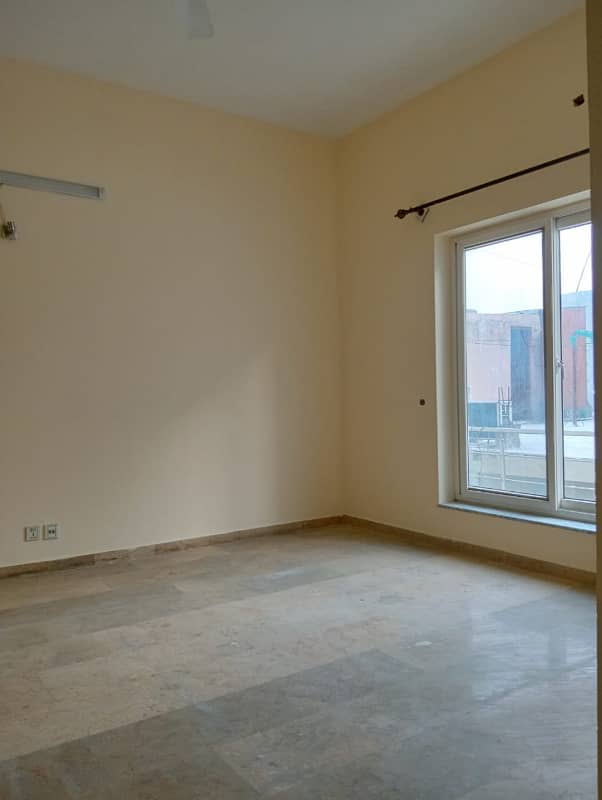E11 Nice Upper 3 Bed Portion 14