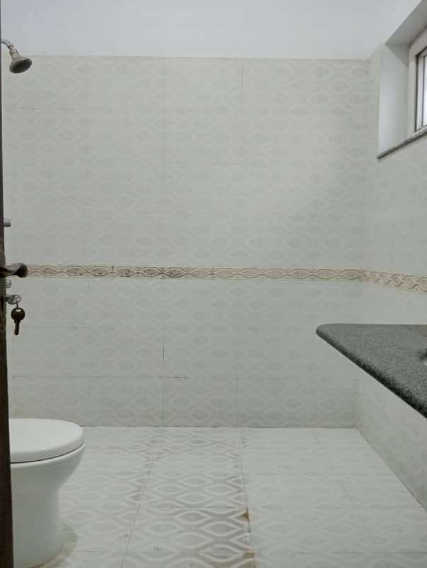 E11 Nice Upper 3 Bed Portion 15