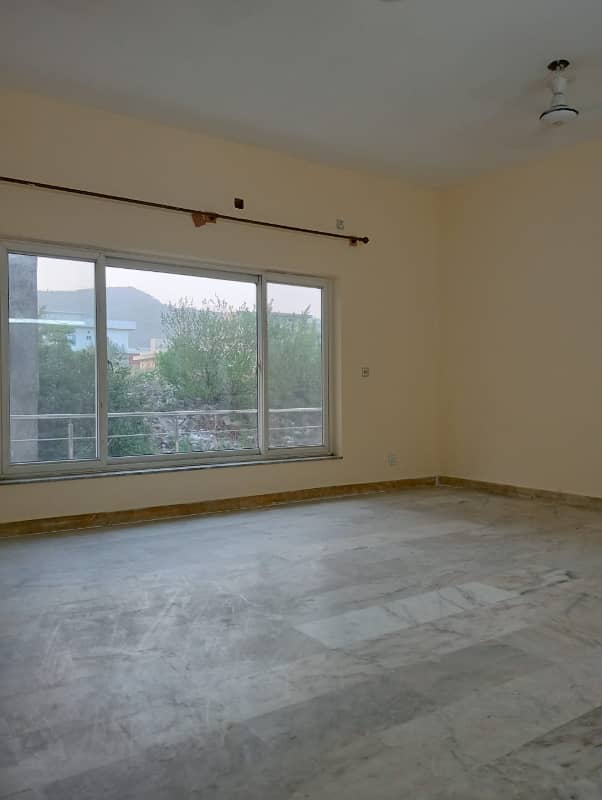 E11 Nice Upper 3 Bed Portion 18