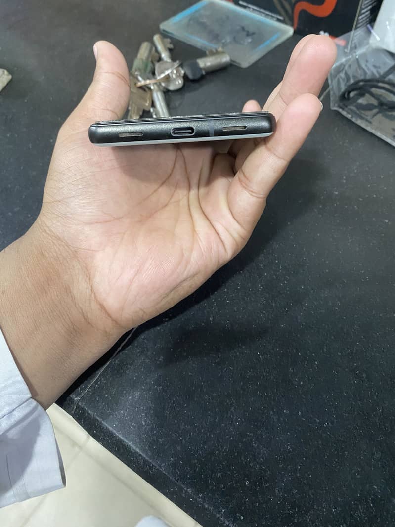 Google Pixel 6a 5