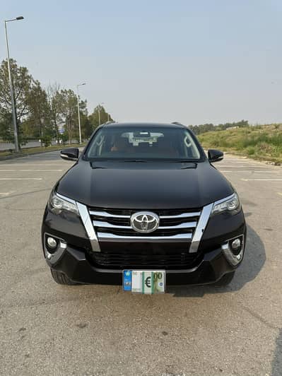 Toyota Fortuner 2017 totally maintained from toyota since day 1