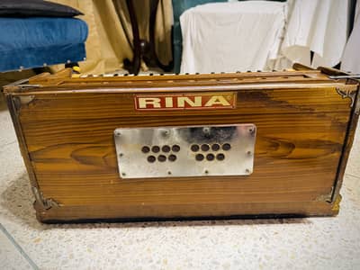 Indian Harmonium (Rina)