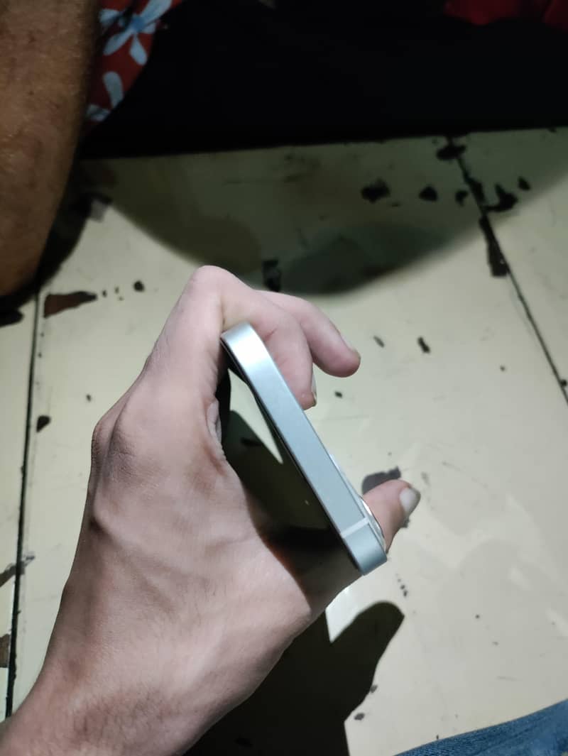 Apple iPhone 13 3
