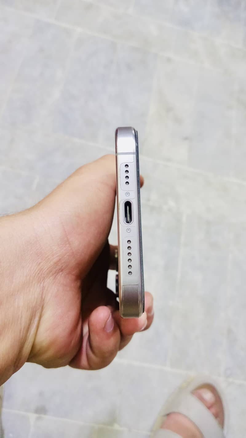 Apple iPhone 15 Pro Max 5