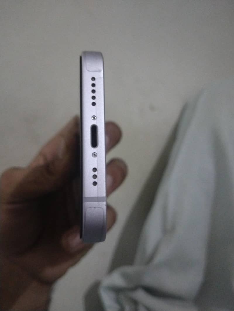 Apple iPhone 14 4