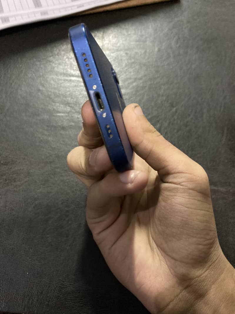 Apple iPhone 12 3