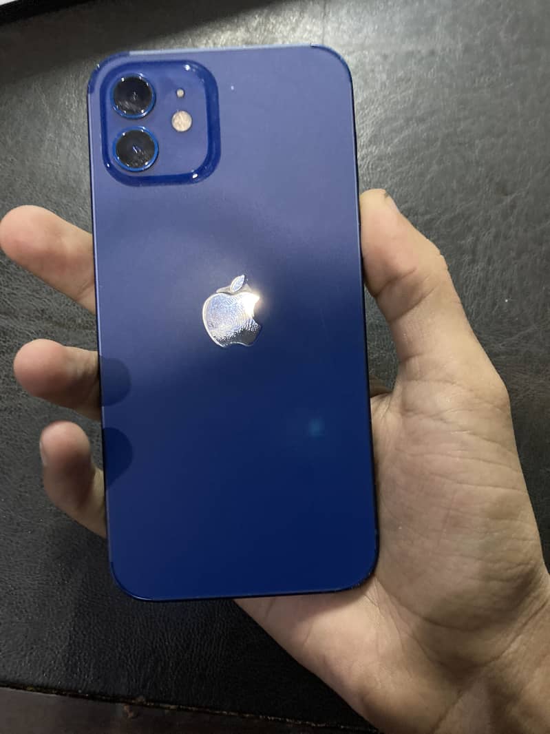 Apple iPhone 12 4
