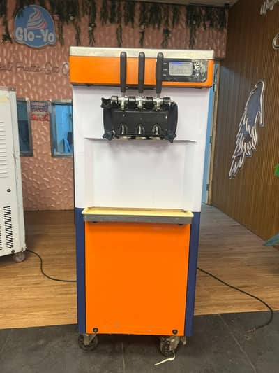 Soft serve ice cream machine