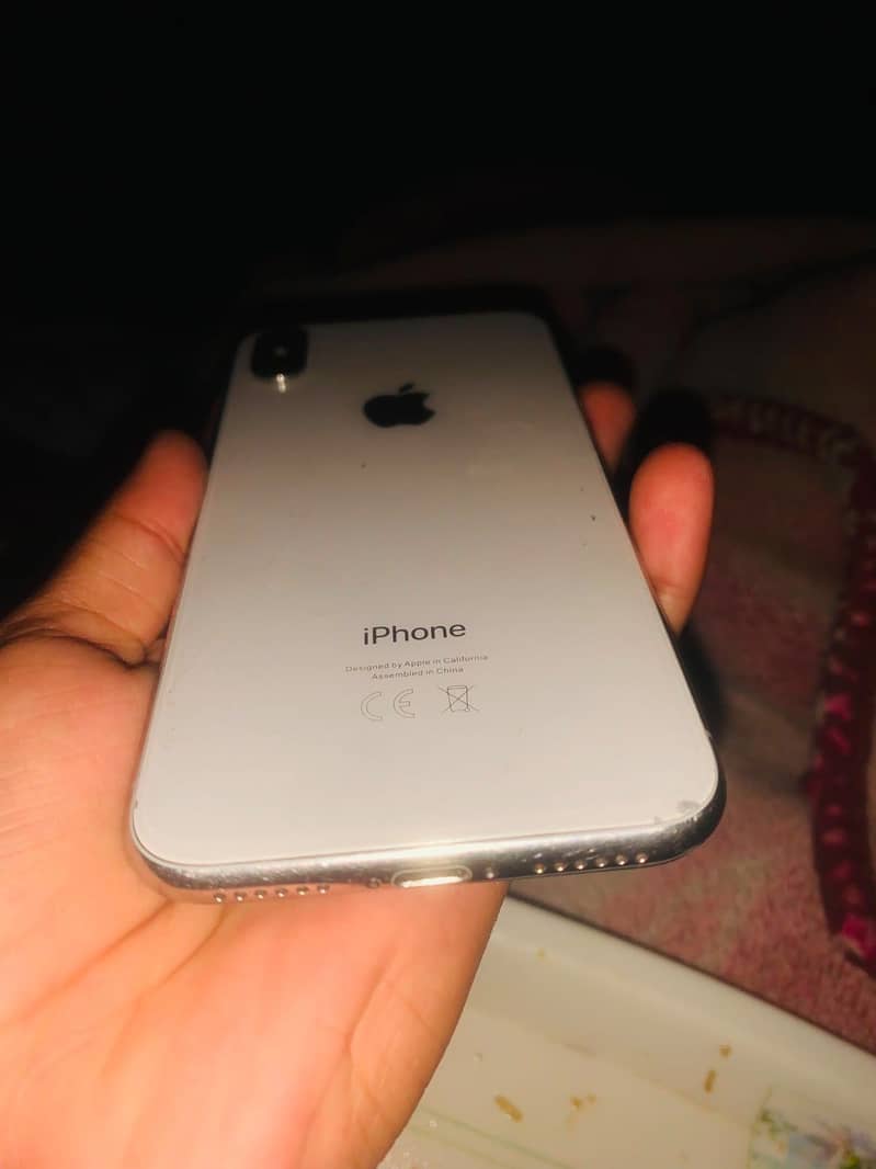 iPhone X 4