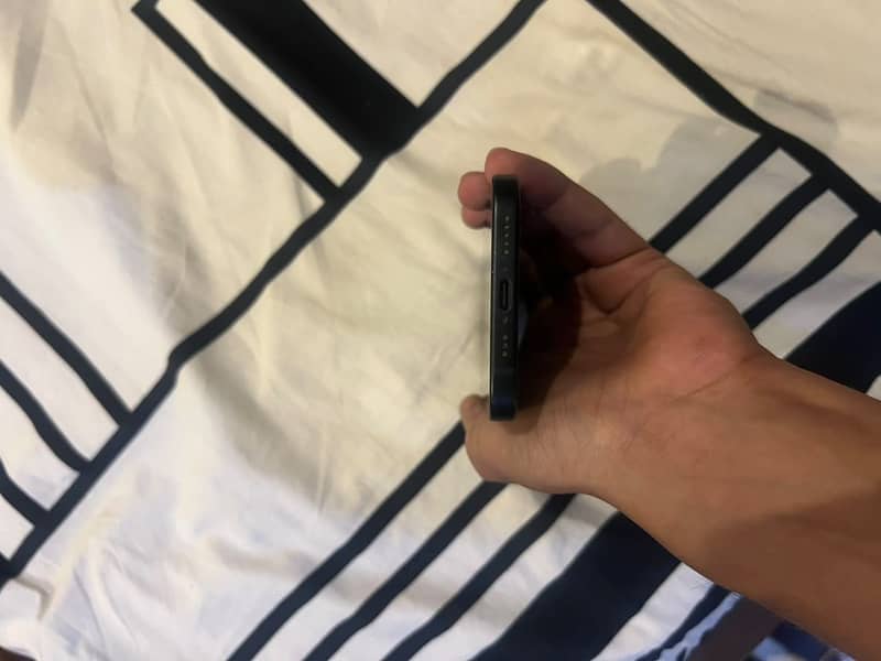 Apple iPhone 15 4