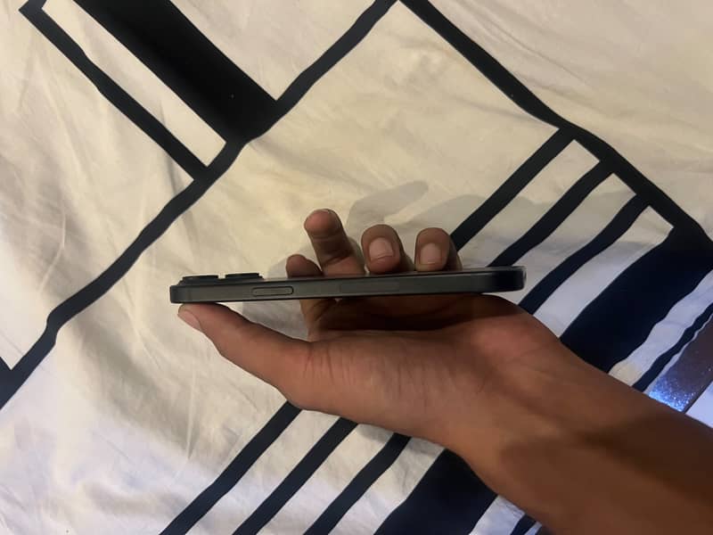 Apple iPhone 15 6