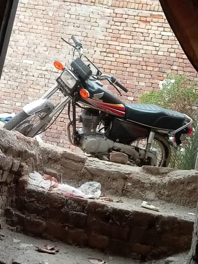 jiss Bhai nay exchange Karni ho rabta. krey