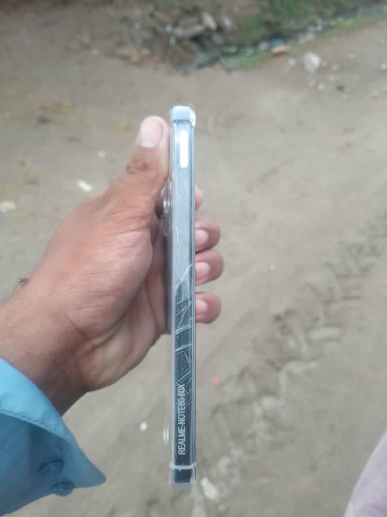 Realme Note 60 4