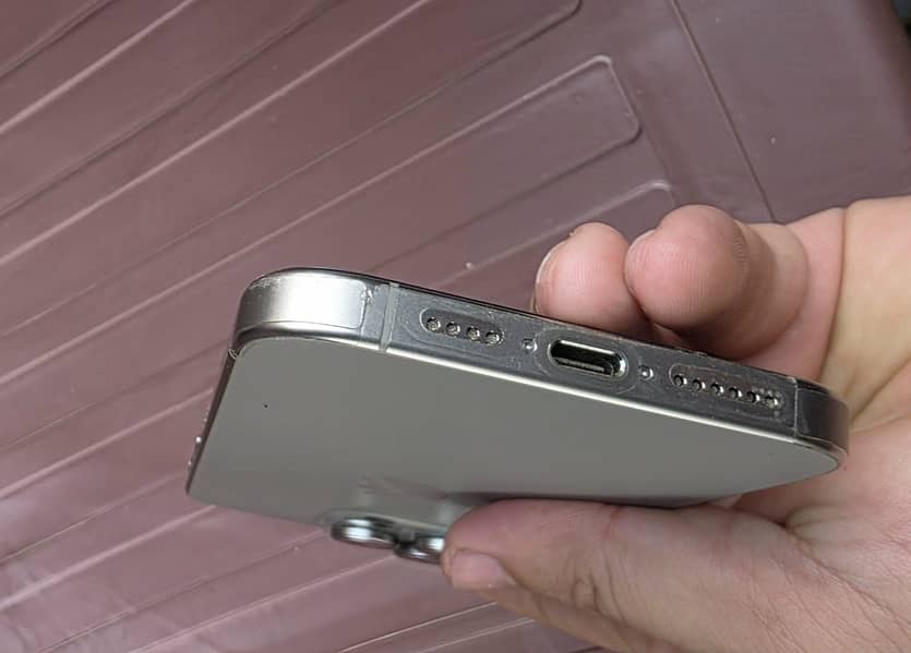 Iphone 15 pro Max 4