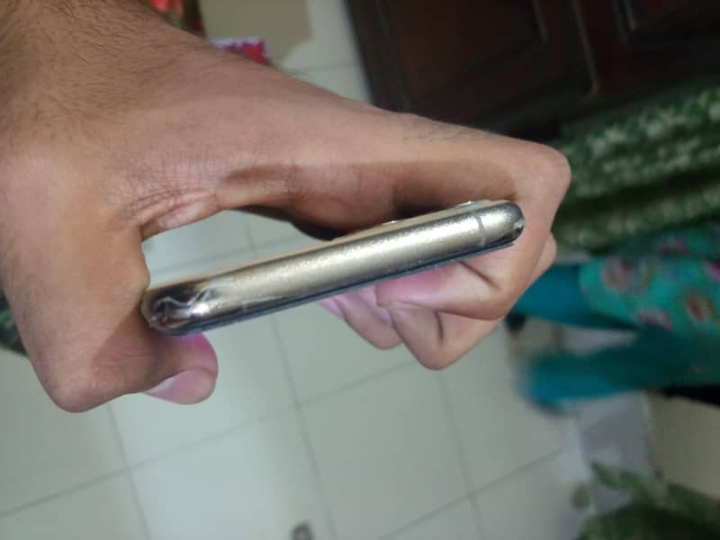 iphone 11 pro 4