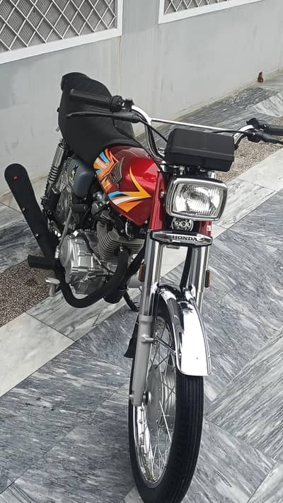 2300 km used hai num bhi lga hua hai