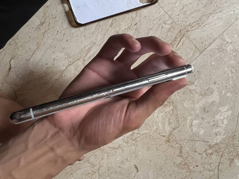 Apple iPhone X 5
